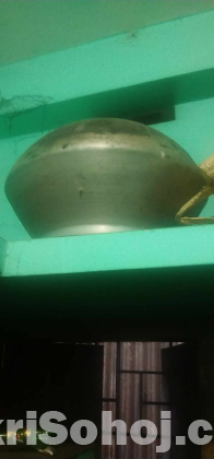 একটি বিশাল বড় সাইজের পাতিল